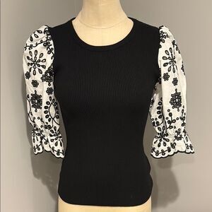 ELIE TAHARI Embroidered Short Sleeve Top Size XS